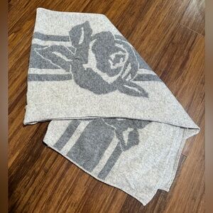 Beryll 100% Cashmere Knit Rose Floral Gray Rectangle Scarf 72x34 Inches